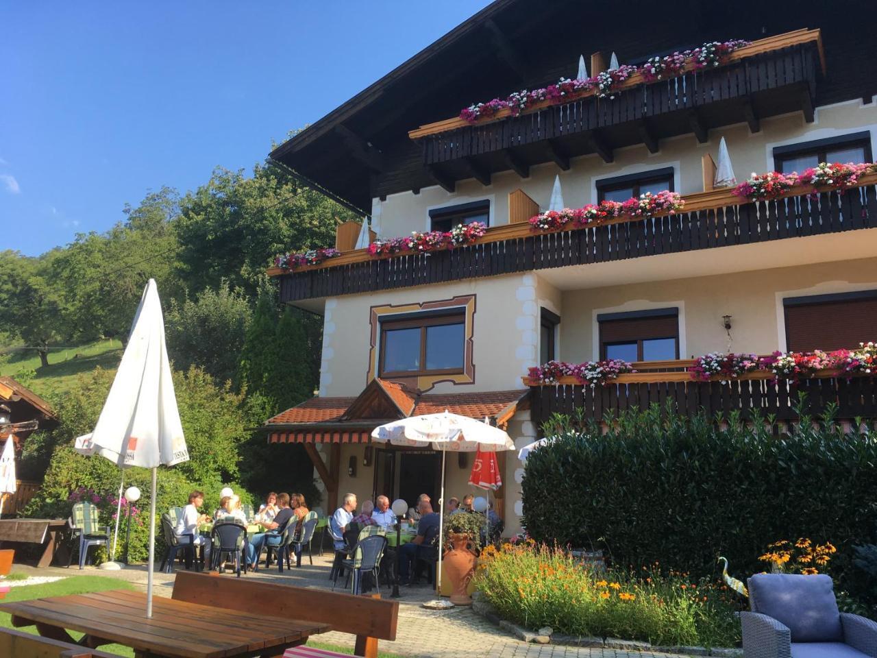 B&B Pension Karlsdorfer Hof Seeboden Exterior photo